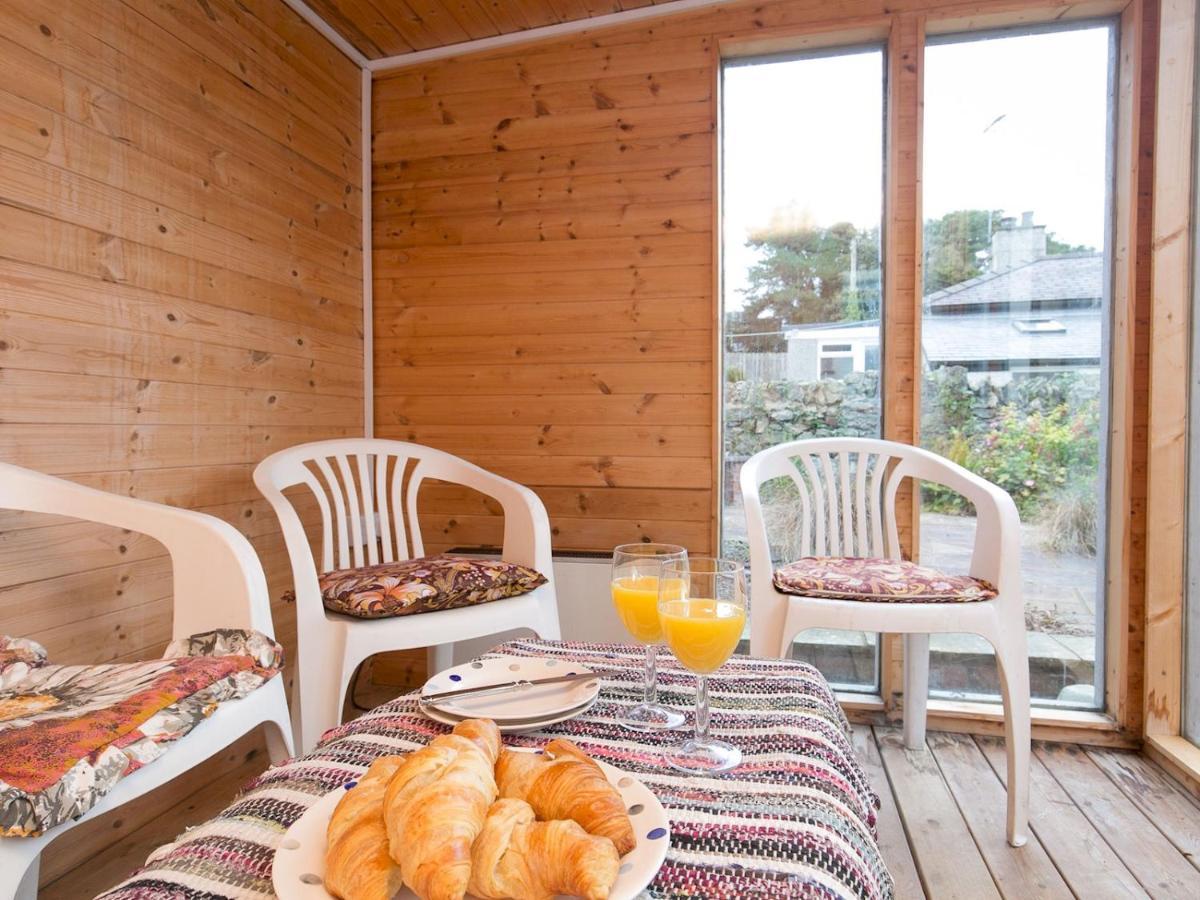 Pass The Keys Comfortable Stone Built Cottage In Menai Bridge Extérieur photo